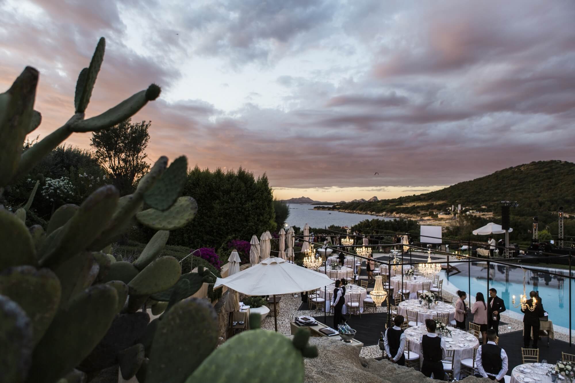 lea-bianca-luxury-resort-familienluxusreisen-thefamilyproject-restaurant-staff