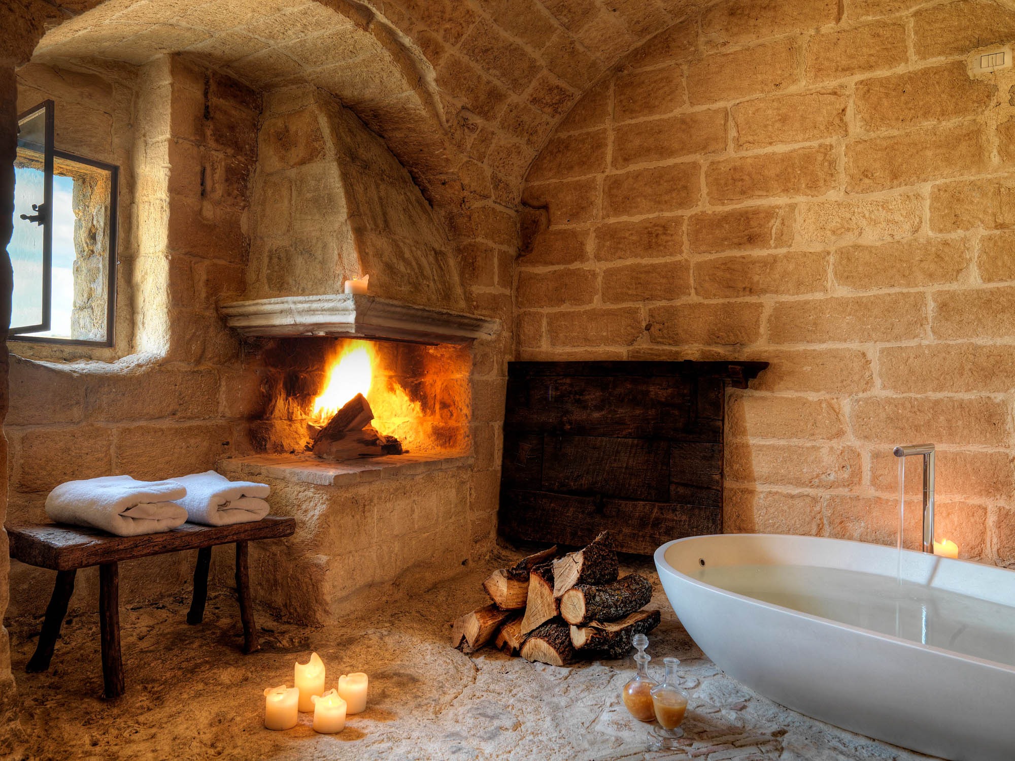 sextantio-le-grotte-della-civita-italien-familienluxusreise-thefamilyproject-suite-badezimmer