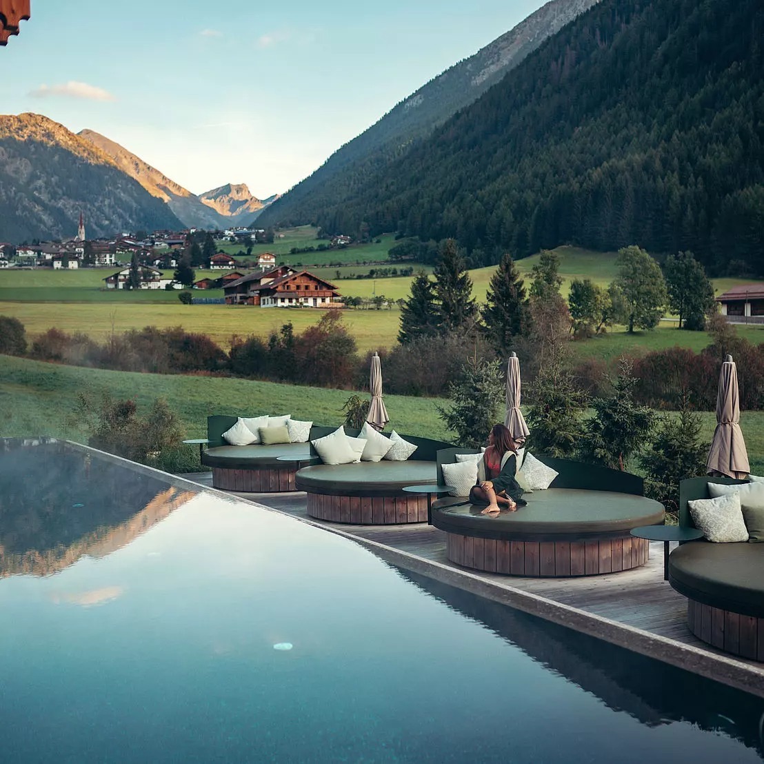 valsegg-chaletdorf-suedtirol-italien-familienluxusreisen-thefamilyproject-