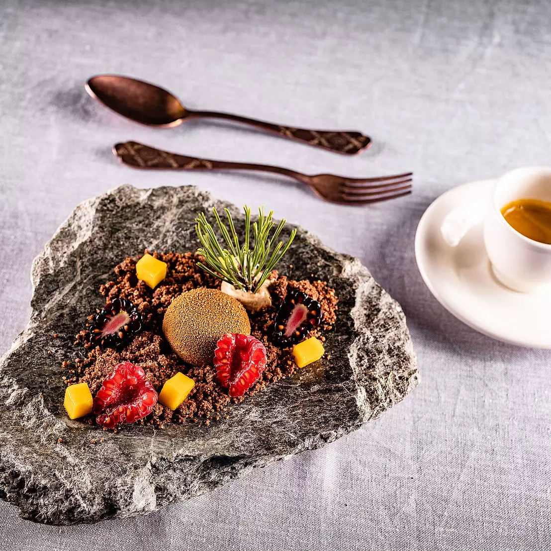 valsegg-chaletdorf-suedtirol-italien-familienluxusreisen-thefamilyproject-gourmet-essen