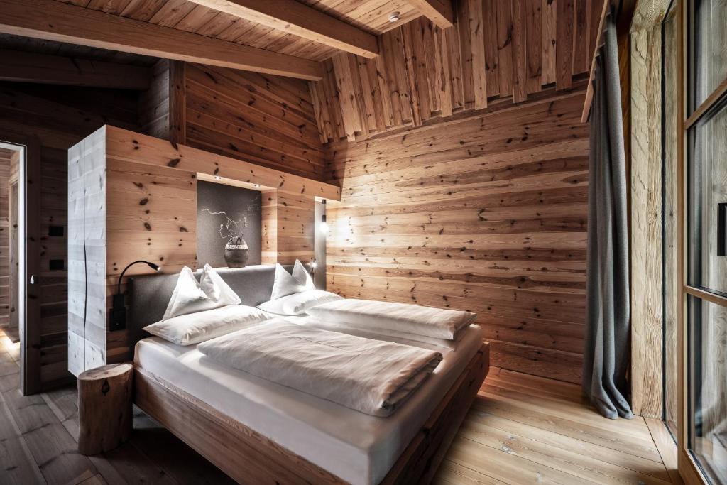 valsegg-chaletdorf-suedtirol-italien-familienluxusreisen-thefamilyproject-kinderzimmer