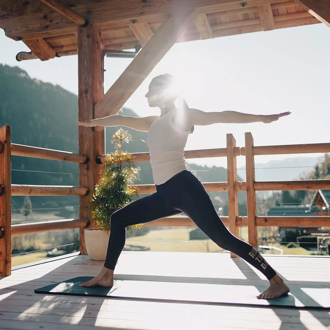 valsegg-chaletdorf-suedtirol-italien-familienluxusreisen-thefamilyproject-yoga