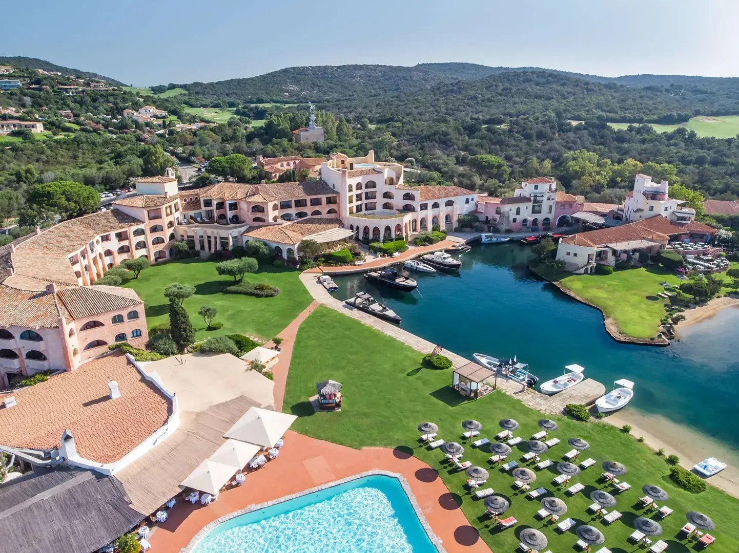 hotel cala di volpe costa smeralda italien boot familienspass aktivitaten the family project luxus familie kinder reisen