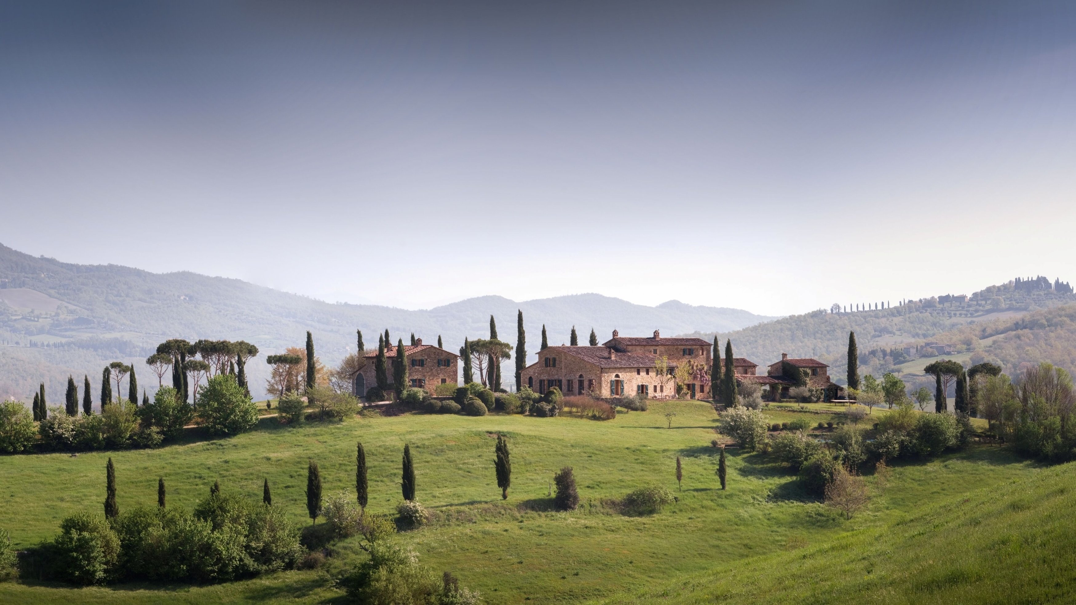 castello-di-reschio-italien-familienluxusreise-thefamilyproject-blick-1