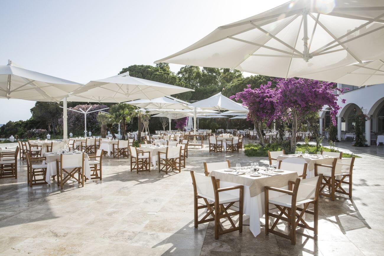 Falkensteiner-Resort-Capo-boi-Sardinien-Familienluxusreisen-Terrasse