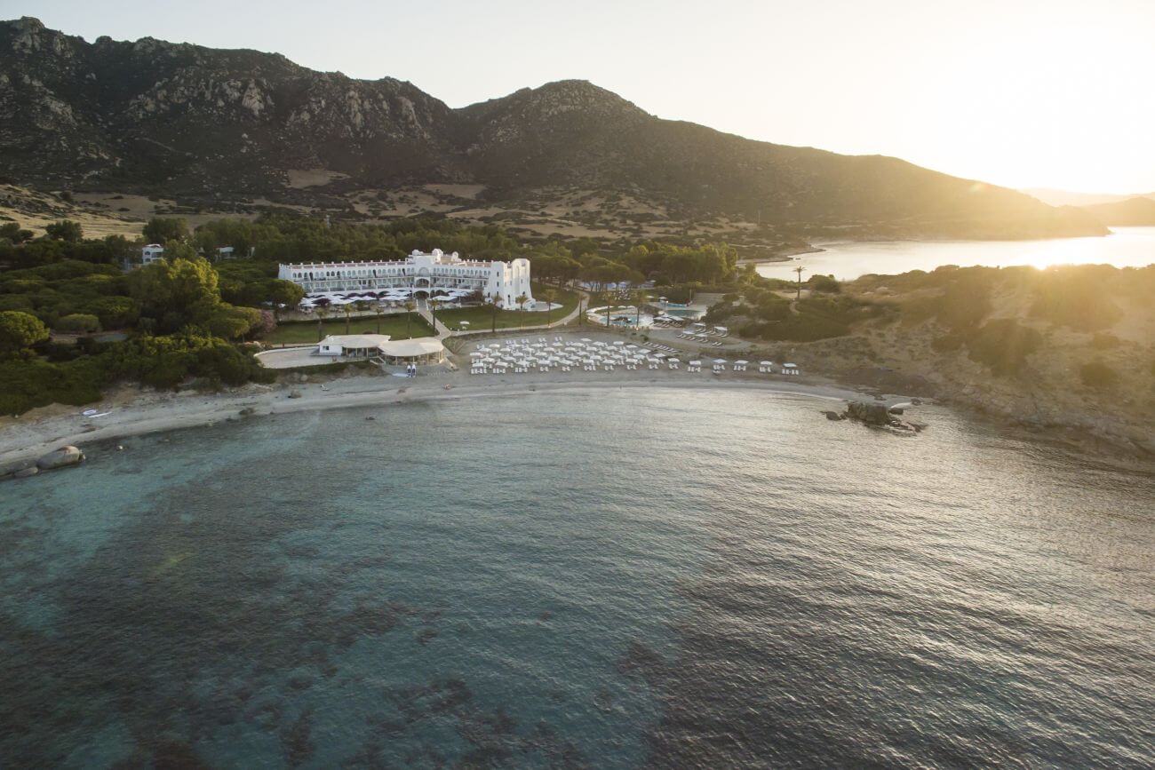 Falkensteiner-Resort-Capo-boi-Sardinien-Familienluxusreisen-hotel-bucht