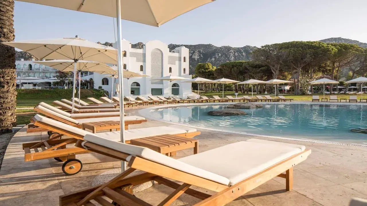 falkensteiner-resort-capo-boi-pool