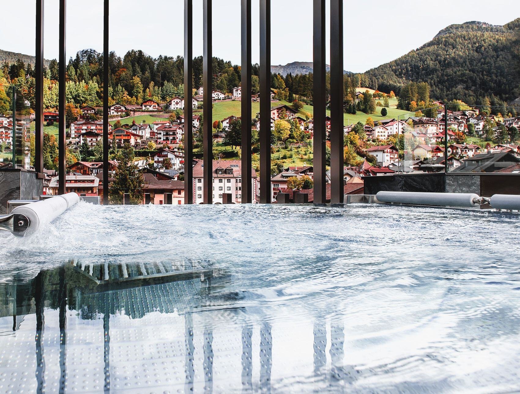 gardena-grödnerhof-gröden-familienluxusreisen-pool