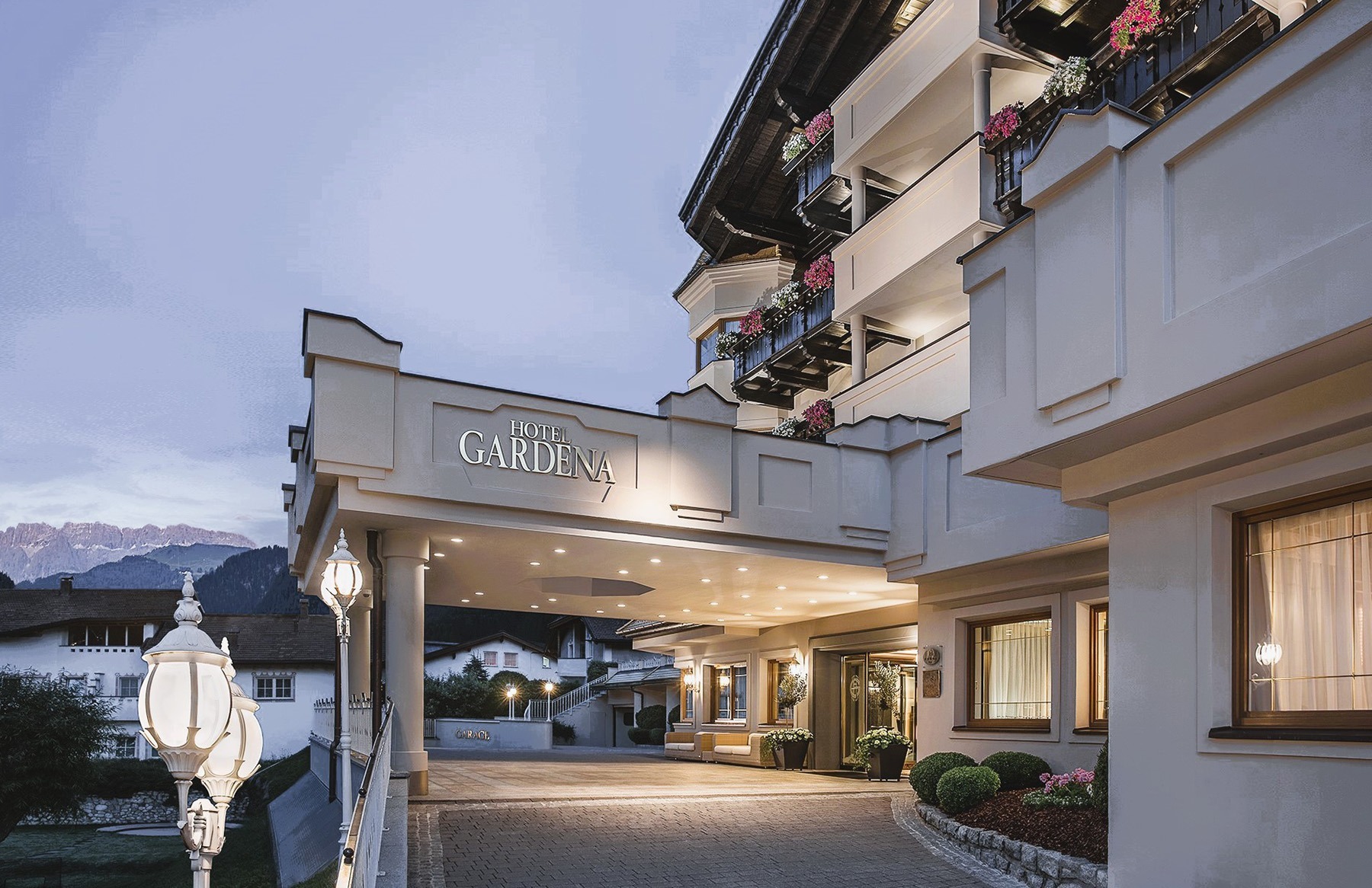 gardena-groednerhof-italien-familienluxusreise-thefamilyproject-eingang