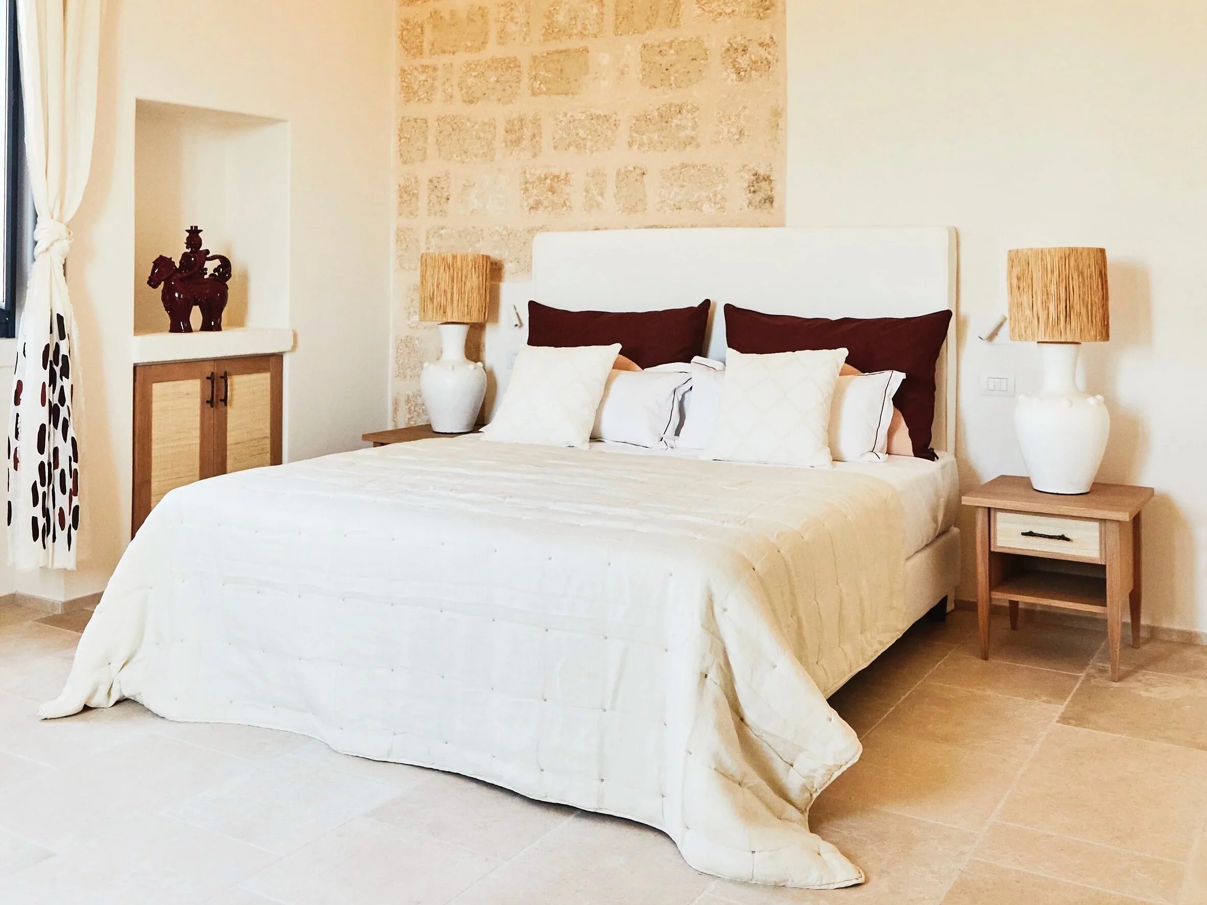 masseria-calderisi-italien-familienluxusreise-thefamilyproject-zimmer-bett