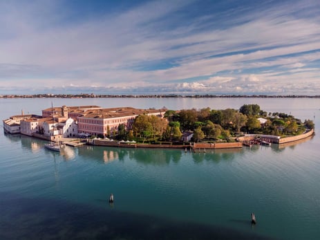 kleine Insel mit Hotel San Clemente Palace Kempinski