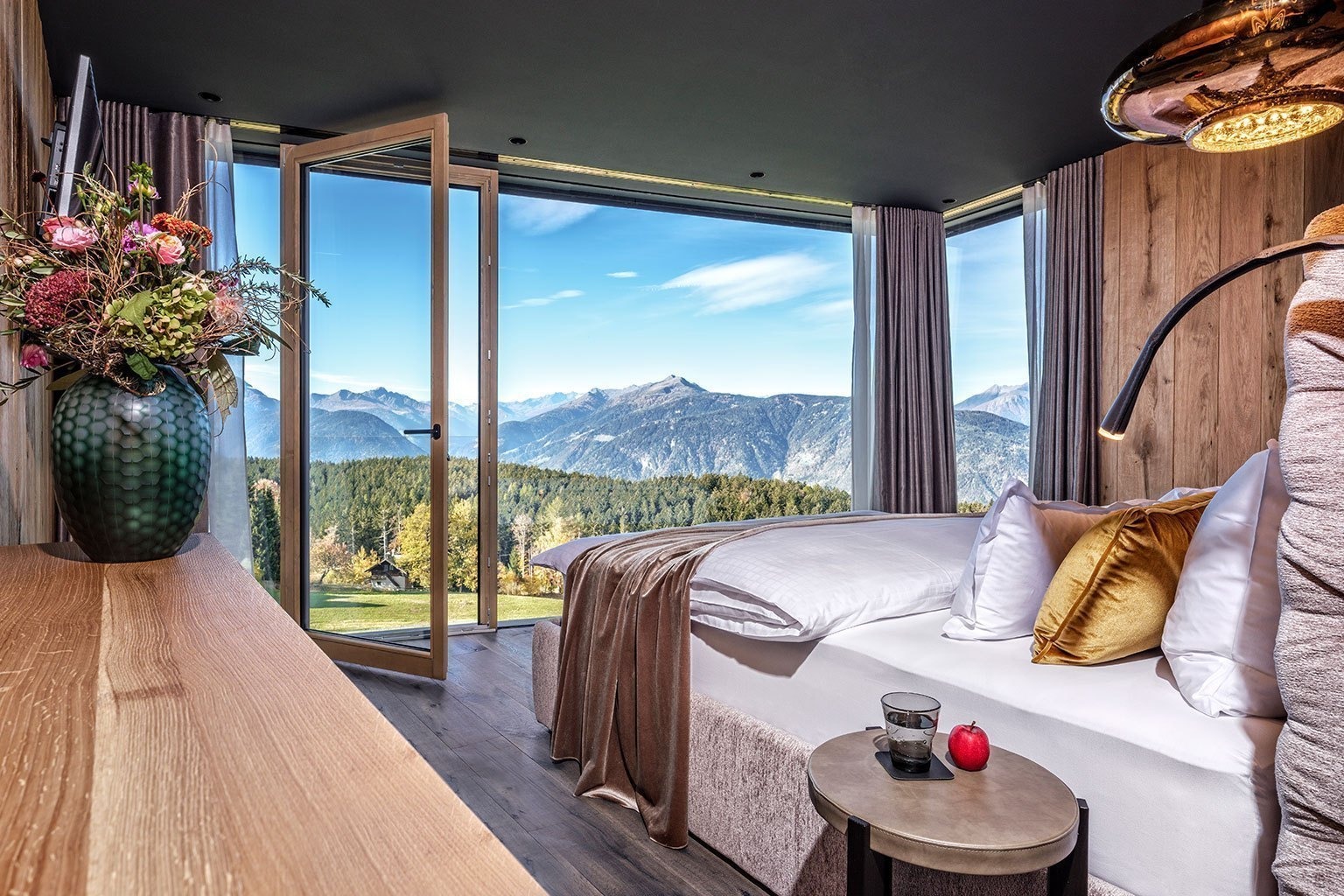 hotel-chalet-mirabell-italien-familienluxusreise-thefamilyproject-ausblick-zimmer