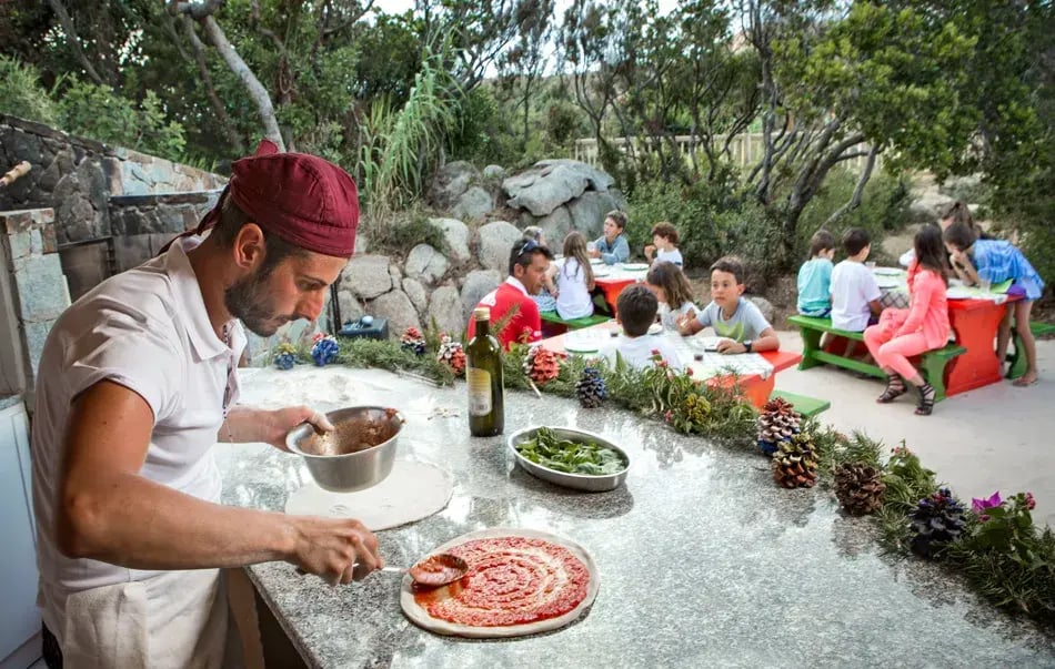 valle-del-erica-sardinien-familienluxusreisen-thefamilyproject-pizza