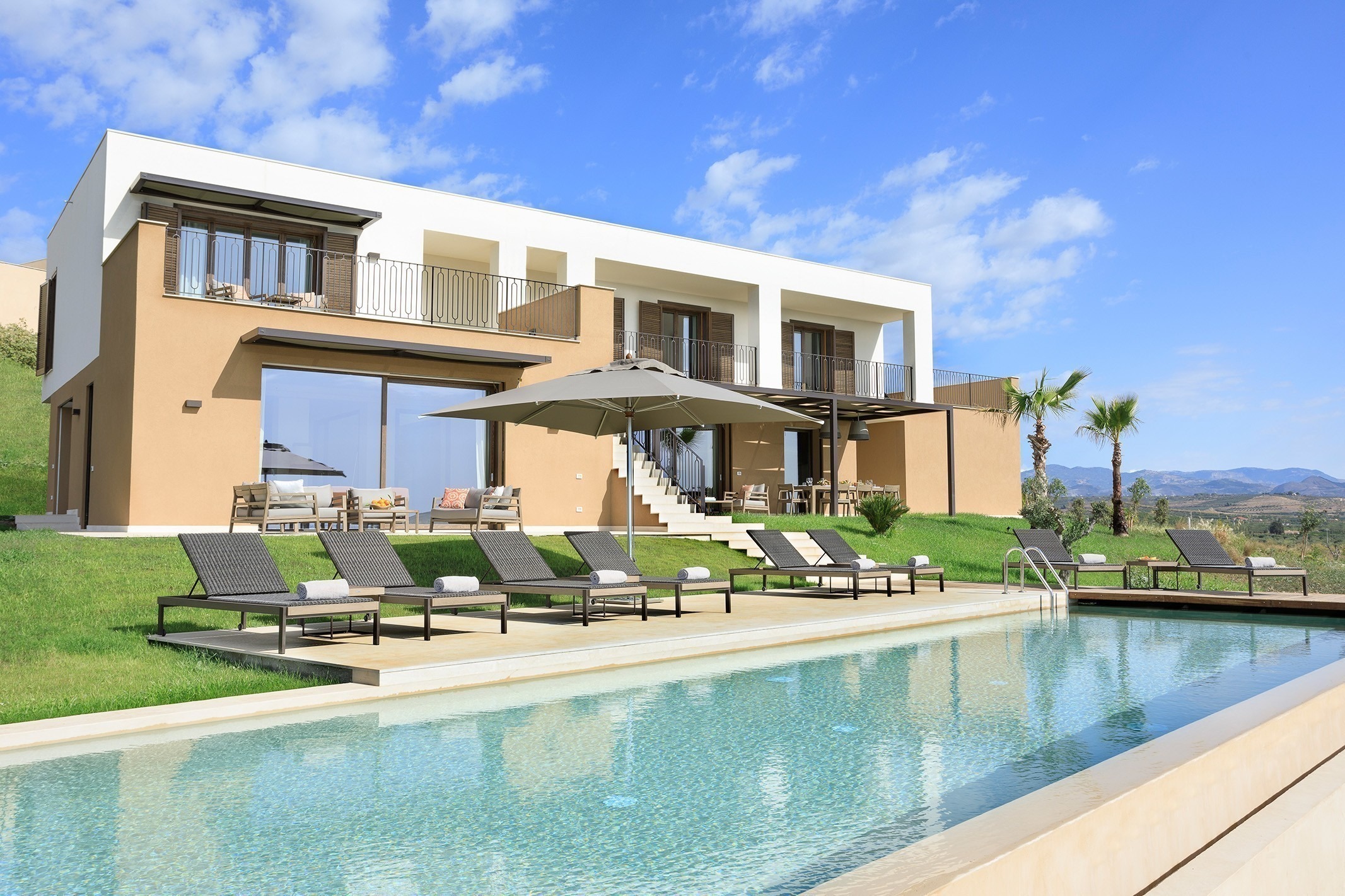 verdura-resort-italien-familienluxusreise-thefamilyproject-villa-aussenansicht