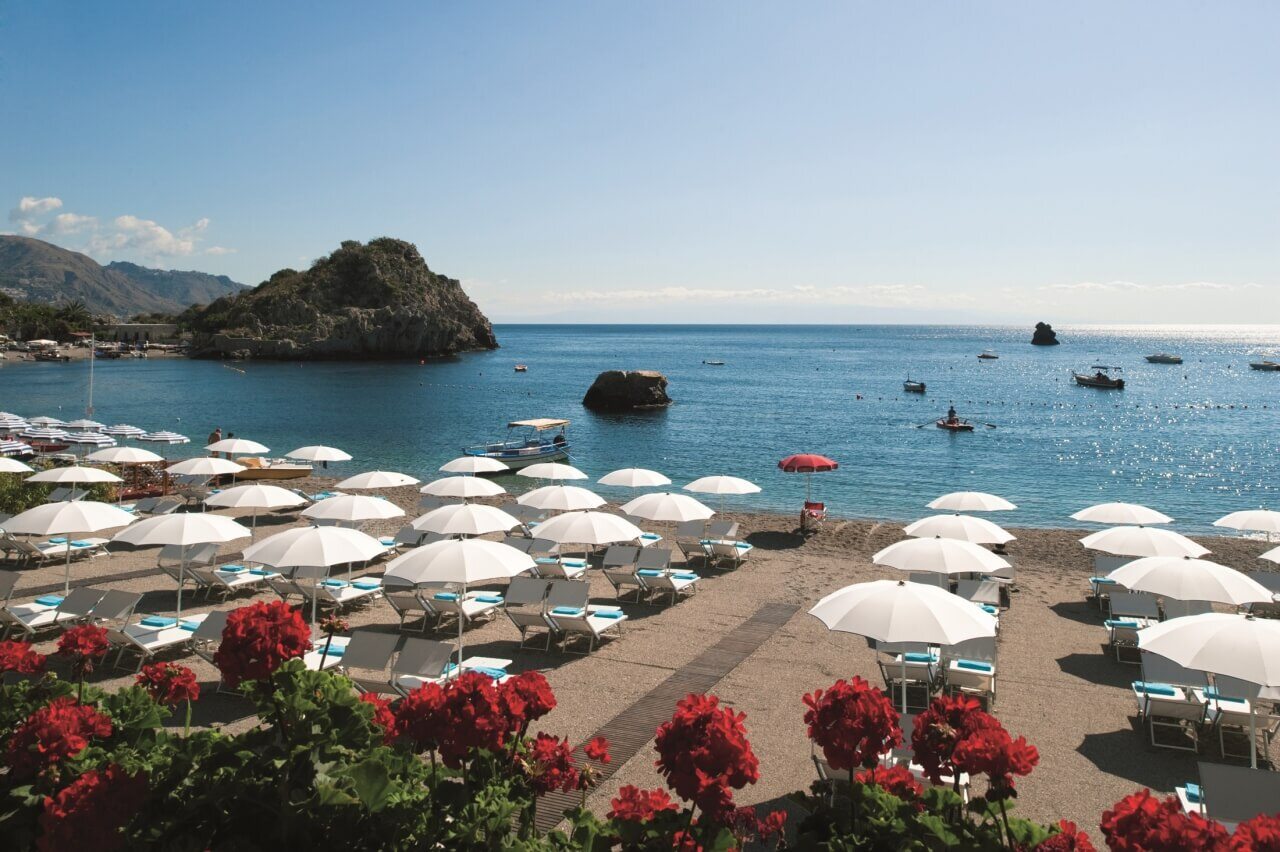 villa-sant-andrea-familienluxusreisen-strand-ausblick