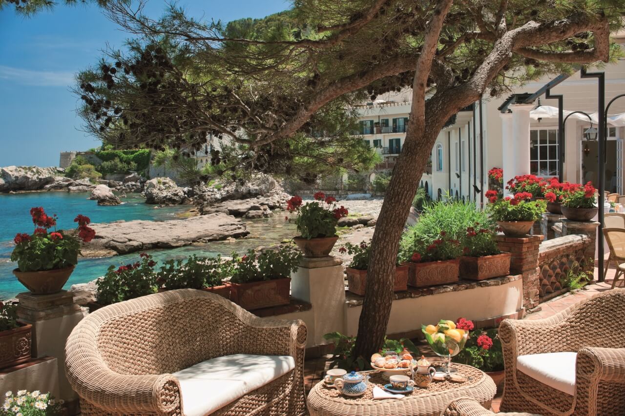 villa-sant-andrea-familienluxusreisen-strandcafe