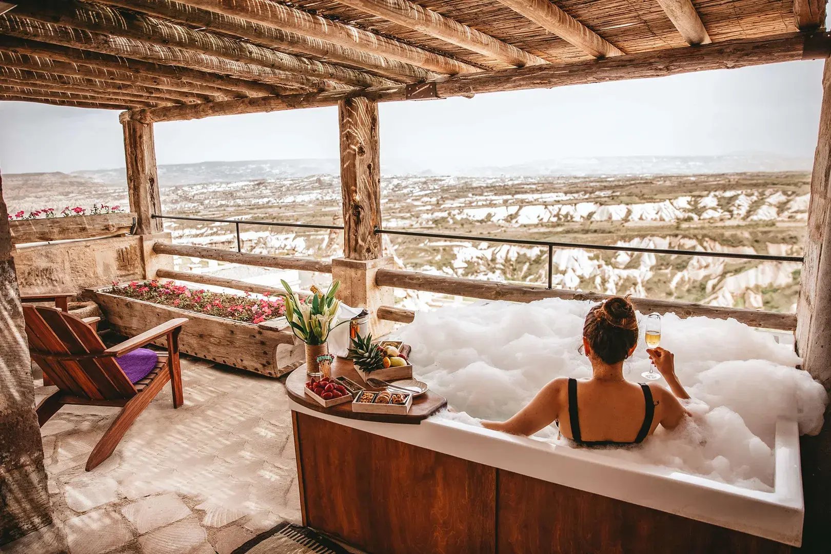 argos-in-cappadocia-turkei-terrasse-luxus-urlaub-kinder-the-family-project