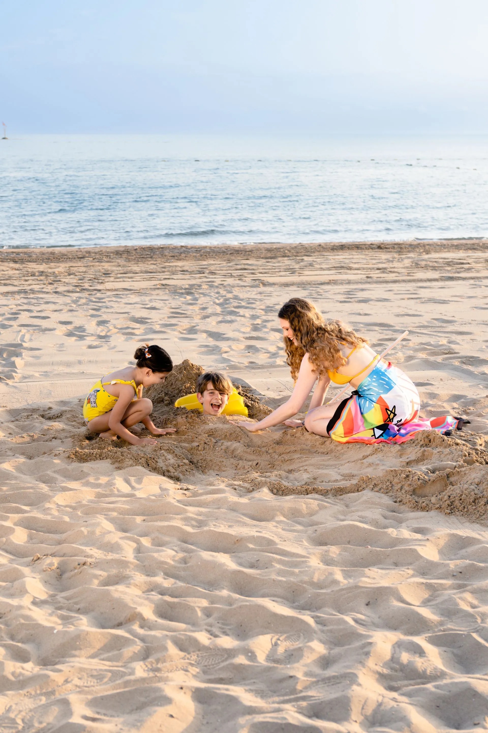 bijal-tuerkei-familienluxusreisen-thefamilyproject-kinder-sandstrand