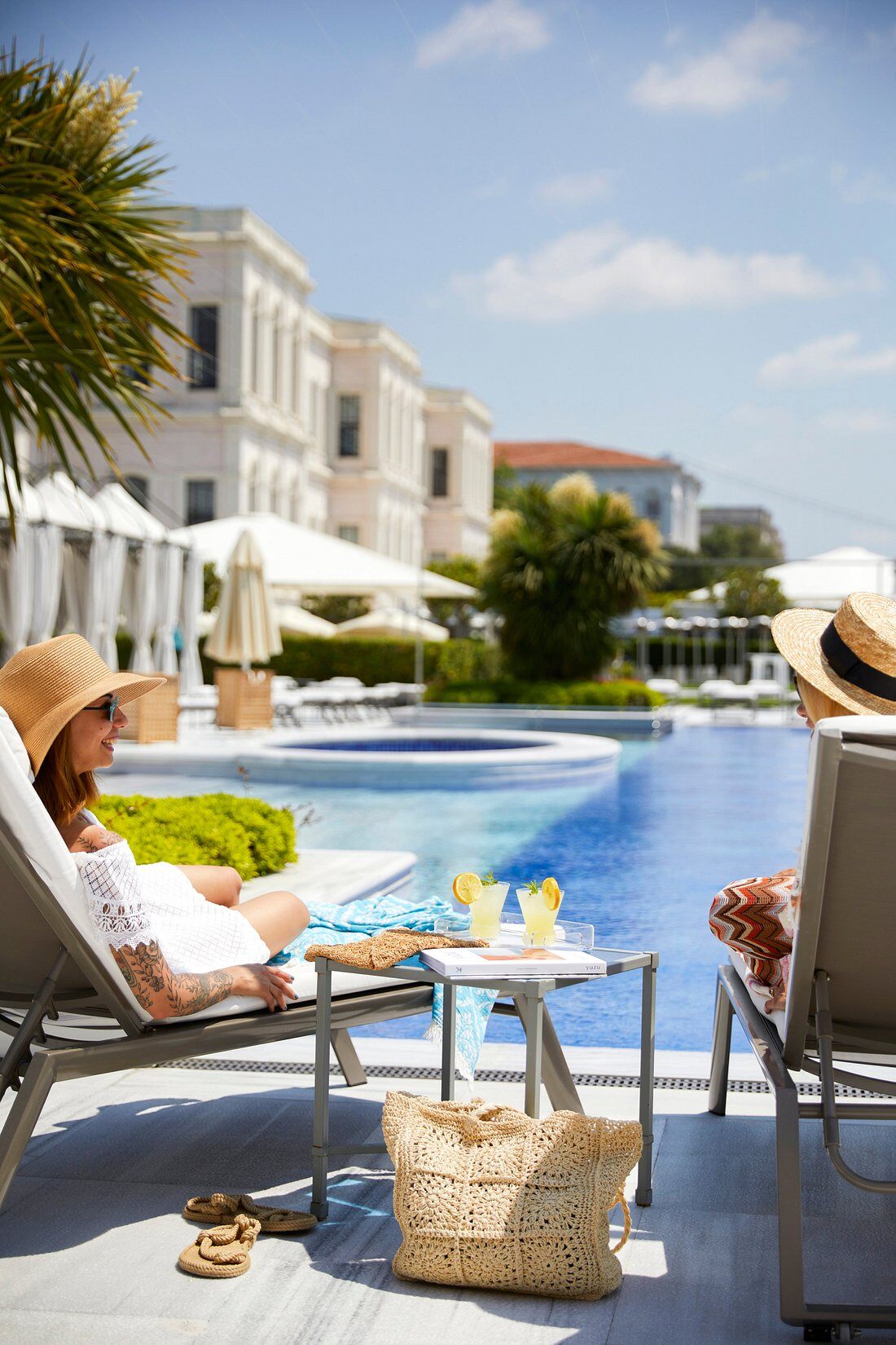 Four Seasons at the Bosphorus Familienluxusreisen TheFamilyProject Pooldrinks