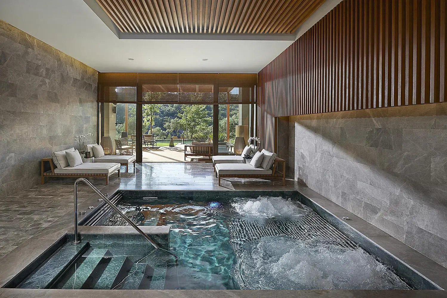 mandarin-oriental-bodrum-turkei-spa-pool-familienverwohnung-luxus-urlaub-kinder-the-family-project