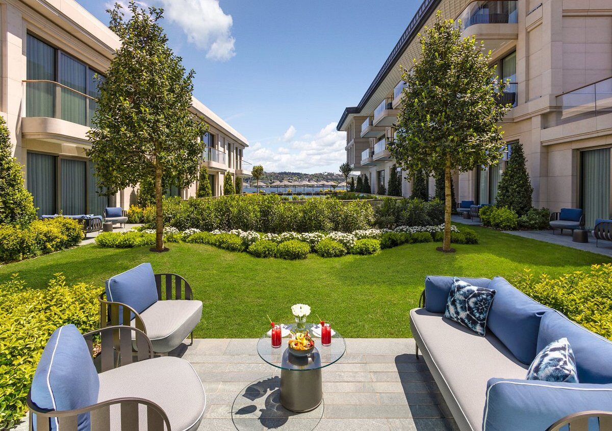 mandarin-oriental-bosphorus-istanbul-familienluxusreisen-thefamilyproject-garten