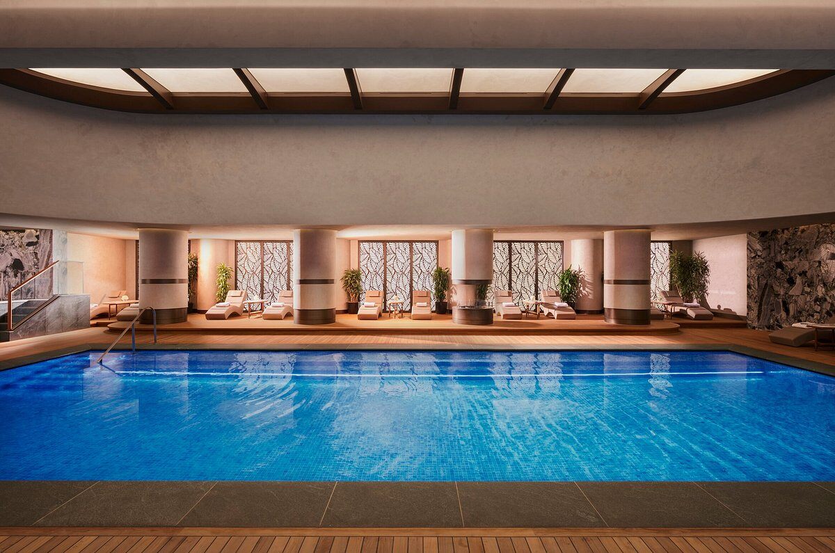 mandarin-oriental-bosphorus-istanbul-familienluxusreisen-thefamilyproject-poolindorr