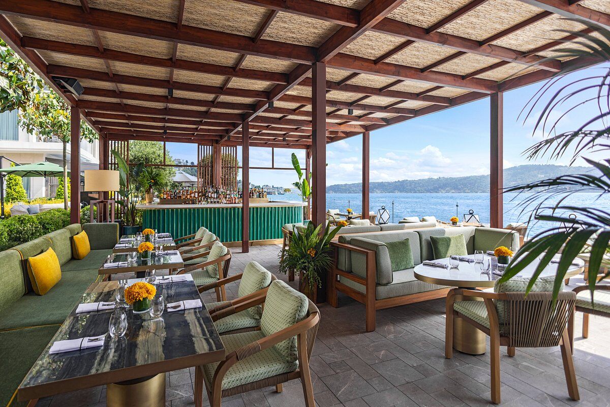 mandarin-oriental-bosphorus-istanbul-familienluxusreisen-thefamilyproject-restaurant-terrasse