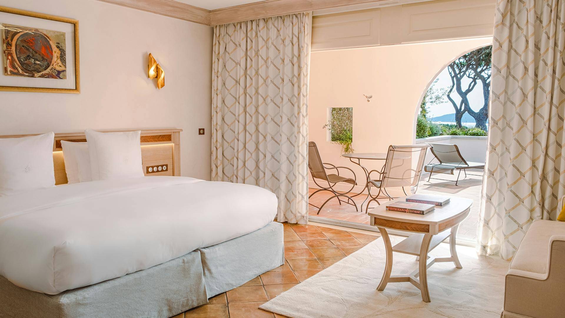 airelles-chateau-de-la-messardiere-saint-tropez-familienluxusreisen-Junior-Suite-Pampelonne