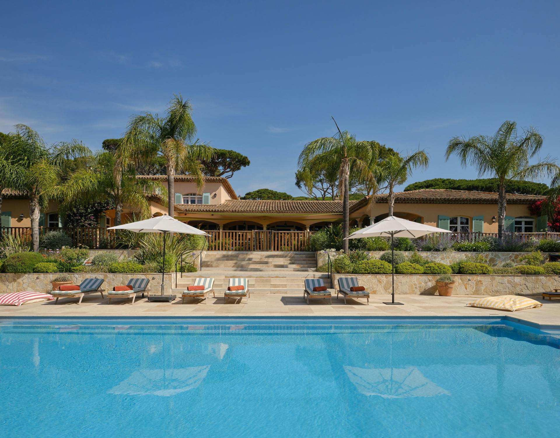 airelles-chateau-de-la-messardiere-saint-tropez-familienluxusreisen-SummerCamp-Piscine
