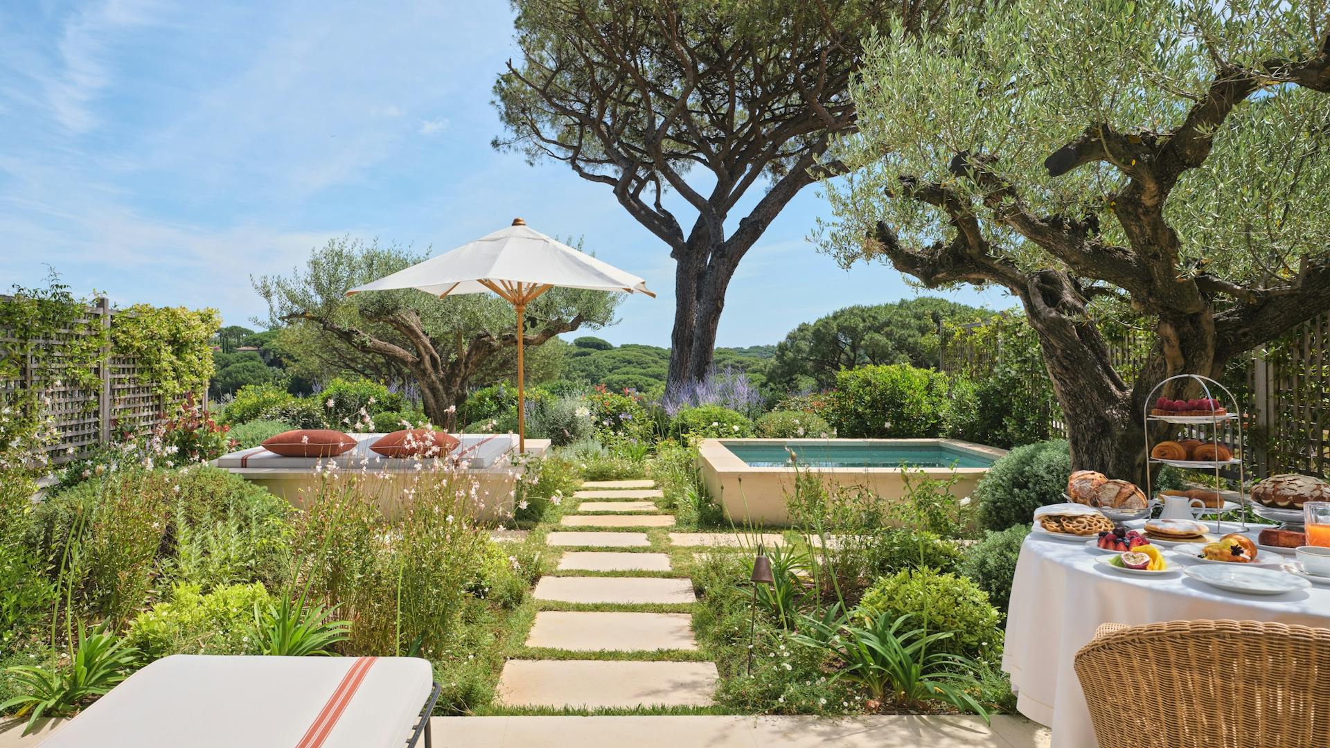 airelles-chateau-de-la-messardiere-saint-tropez-familienluxusreisen-terrasse2