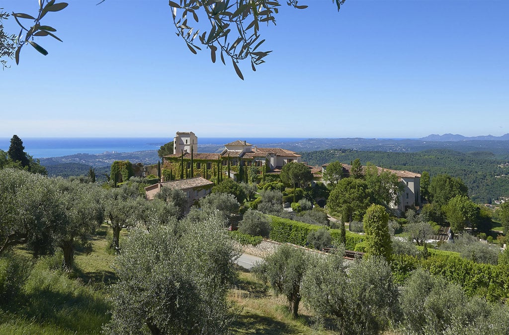 chateau-st-martin-vence-familienluxusreisen-hotelansicht