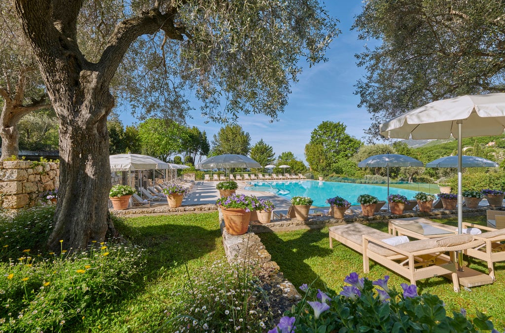 chateau-st-martin-vence-familienluxusreisen-pool