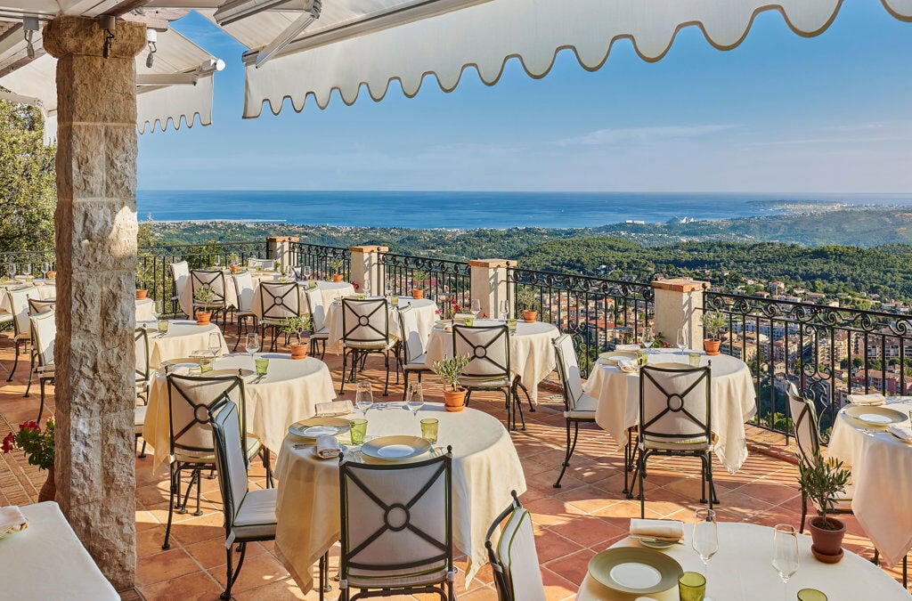 chateau-st-martin-vence-familienluxusreisen-terrasse