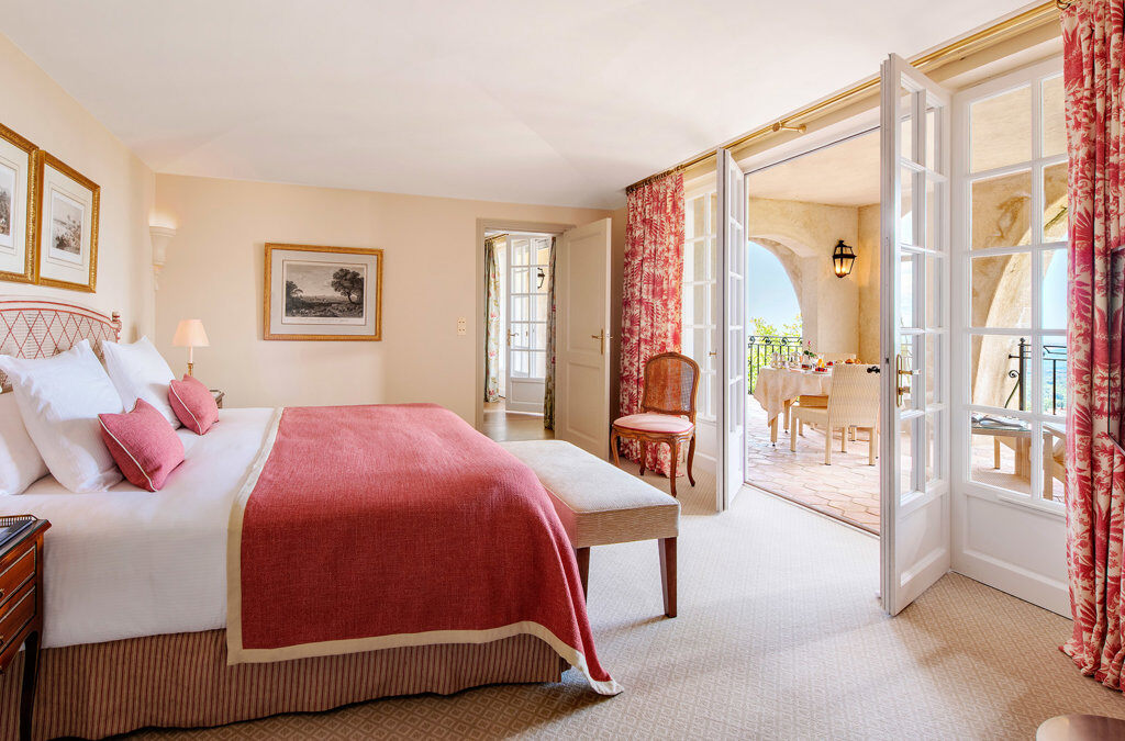 chateau-st-martin-vence-familienluxusreisen-zimmer-terrasse