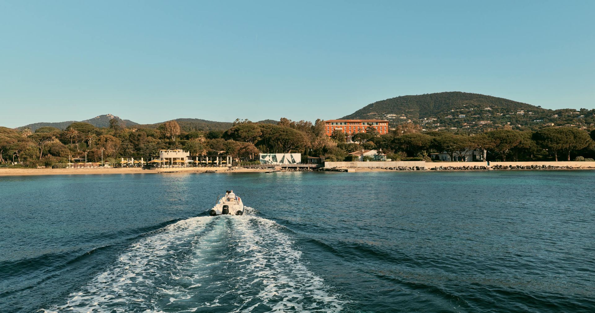 como-le-beauvallon-frankreich-familienluxusreisen-thefamilyproject-boat