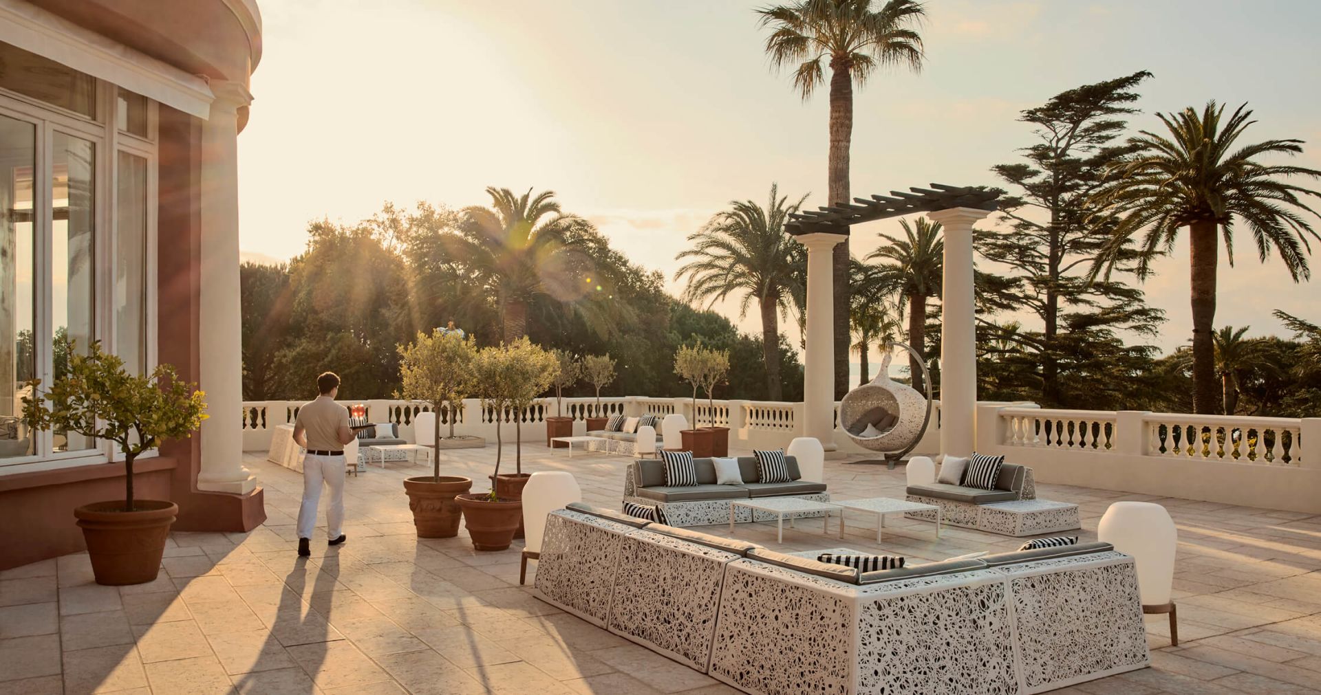 como-le-beauvallon-frankreich-familienluxusreisen-thefamilyproject-riviera-terrace
