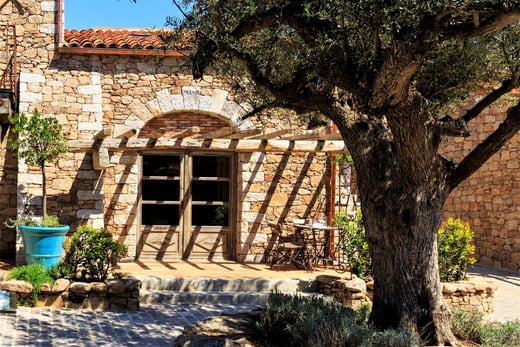 domain-de-murtoli-frankreich-familienluxusreisen-terrasse
