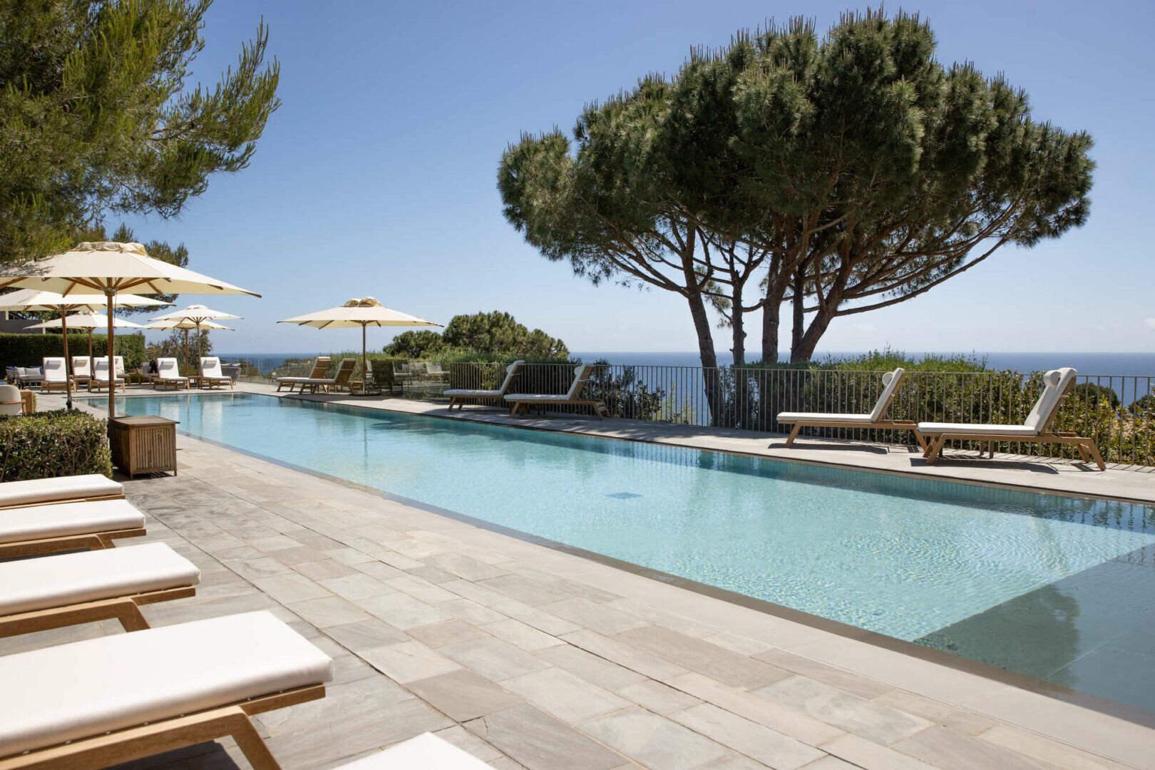 la-reserve-ramatuelle-frankreich-familienluxusreisen-pool(2)