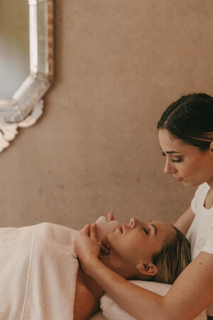 lily-of-the-valley-frankreich-familienluxusreisen-massage