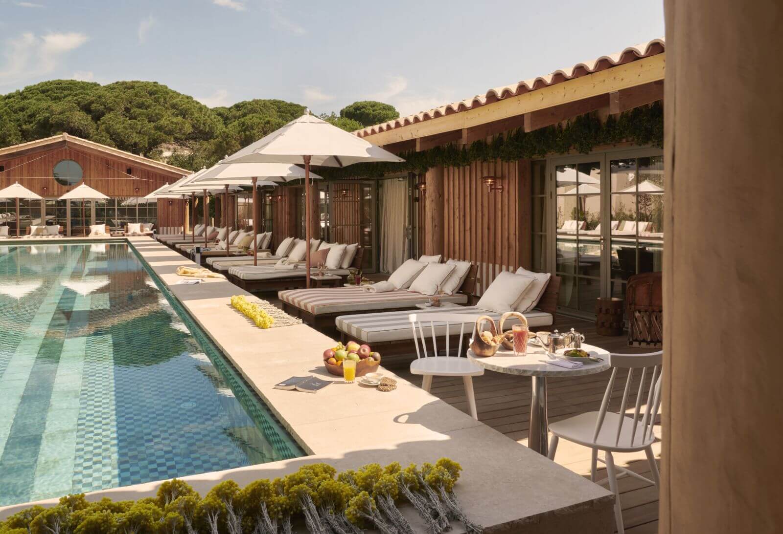 lily-of-the-valley-frankreich-familienluxusreisen-pool-1