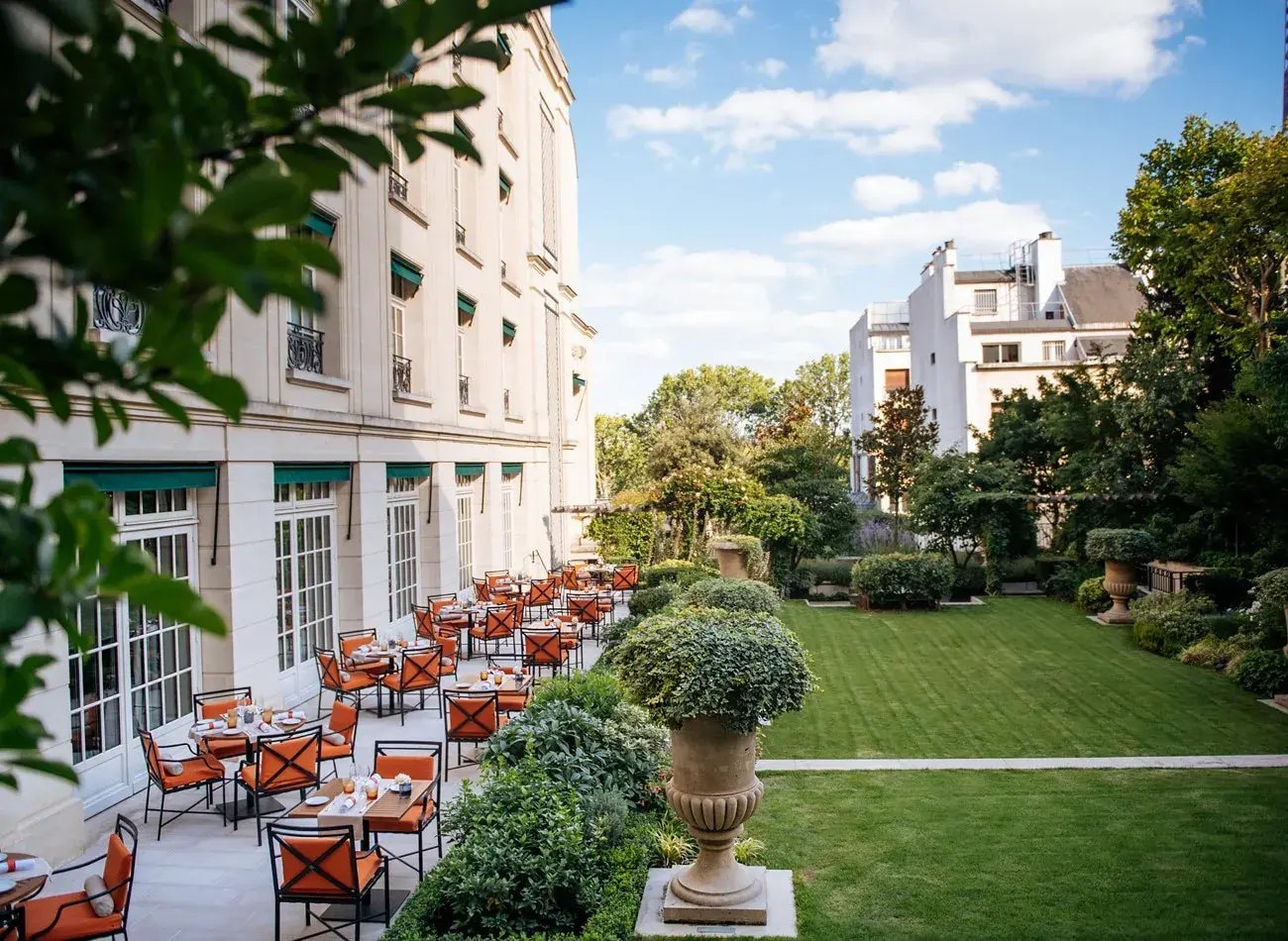 shangri-la-paris-frankreich-garten-terrasse-kinderfreundlich-restaurant-erstklassig
