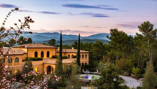 2-terre-blanche-hotel-spa-golf-resort-provence-frankreich-luxus-urlaub-exklusiv-familienfreundlich-1
