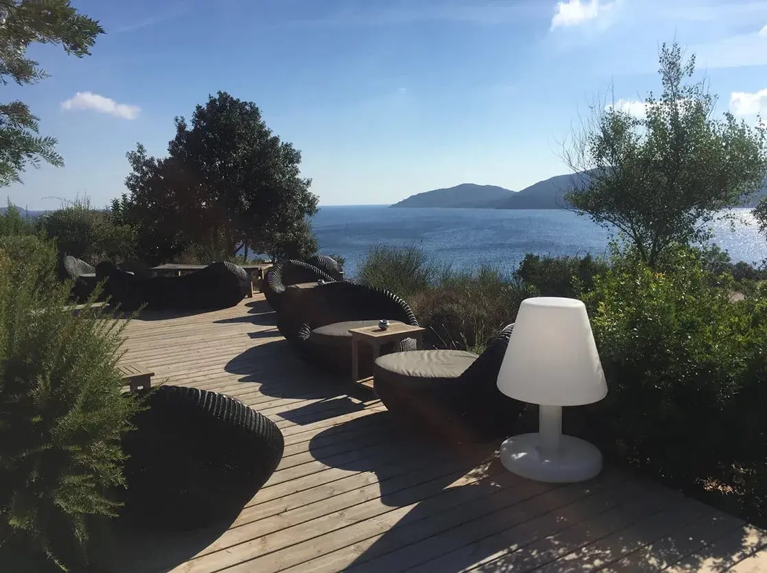 hotel u capu biancu korsika frankreich schlafzimmer privatbilder meerblick loungesessel