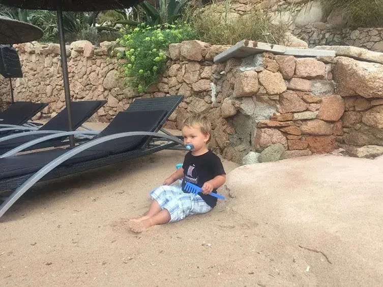 hotel u capu biancu korsika frankreich schlafzimmer privatbilder sand spielen