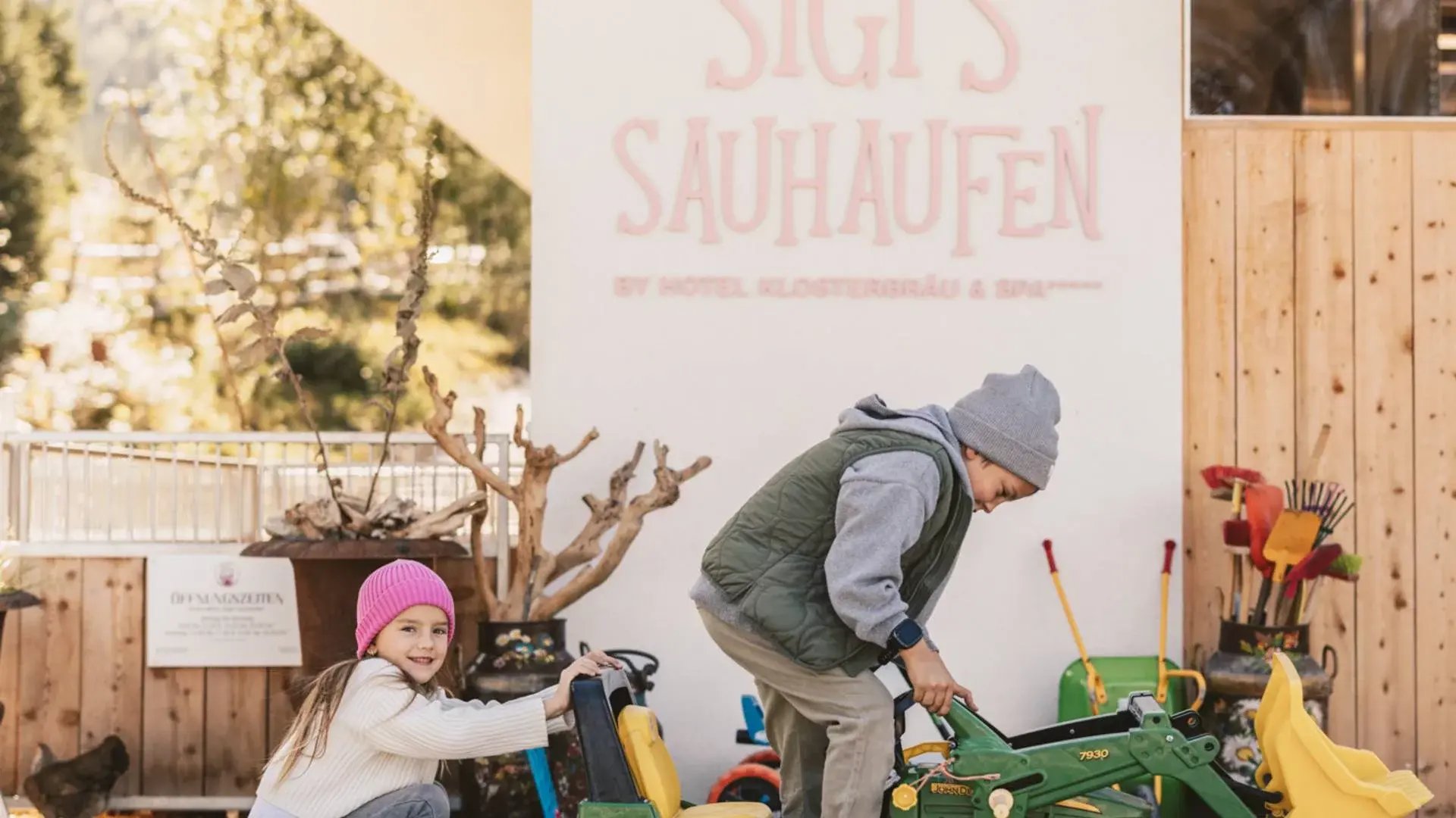 Klosterbräu Kinder auf Traktor Sigis Sauhaufen