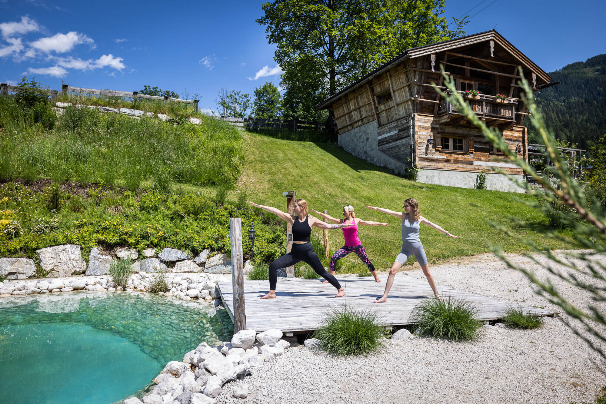 Bergdorf-Prechtlgut-Wagrain-Familienluxusreisen-Yoga-am-See