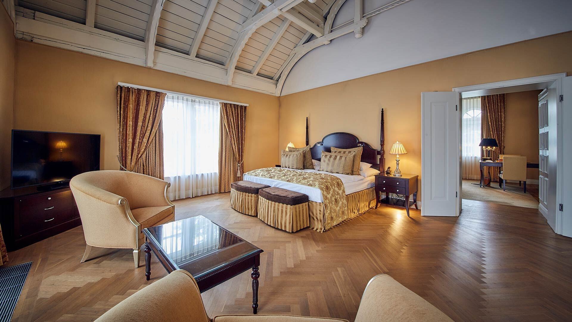 falkensteiner-schlosshotel-velden-zimmer-romantik-suite-01-1