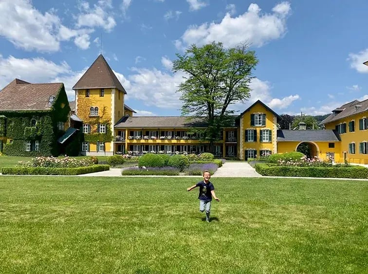 falkensteiner-schlosshotel-velden-osterreich-luxus-privatbilder-ausblick-hotel