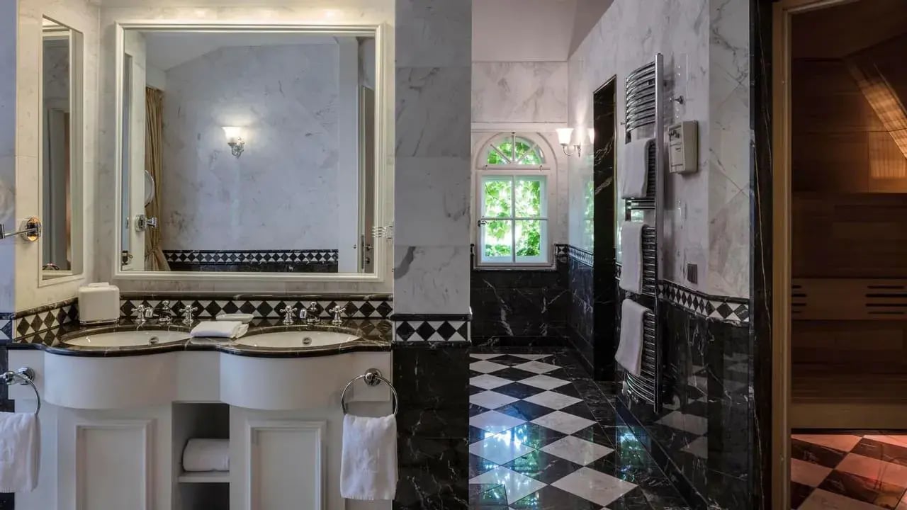 schlosshotel-velden-bathrooms-12