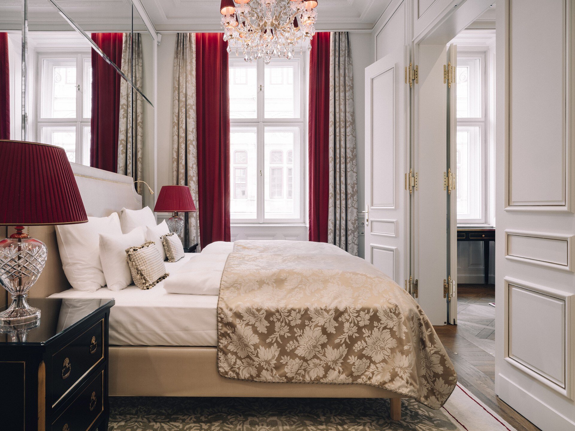 Sacher-Wien-Familienluxusreisen-MadameButterflySuite-4